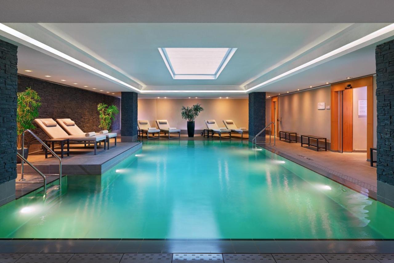 Le Meridien Hamburg Hamburgo Exterior foto The pool at the Mandarin Oriental, Munich