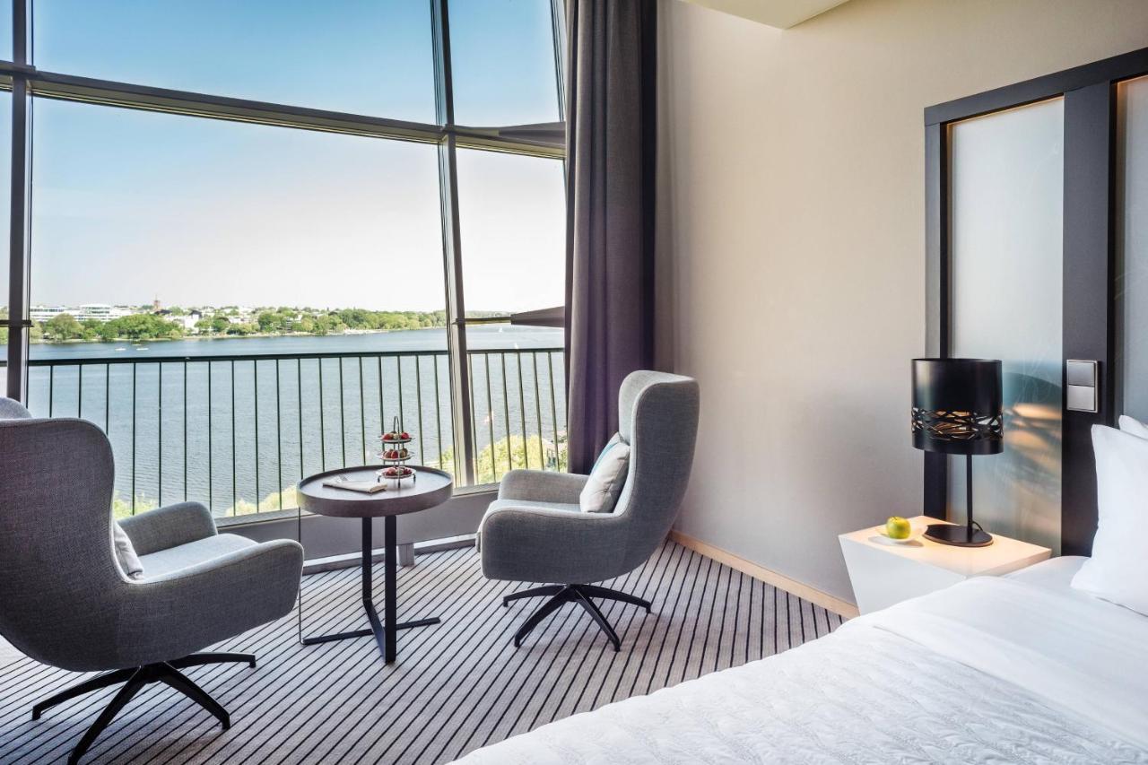 Le Meridien Hamburg Hamburgo Exterior foto Deluxe room with a view of the Danube