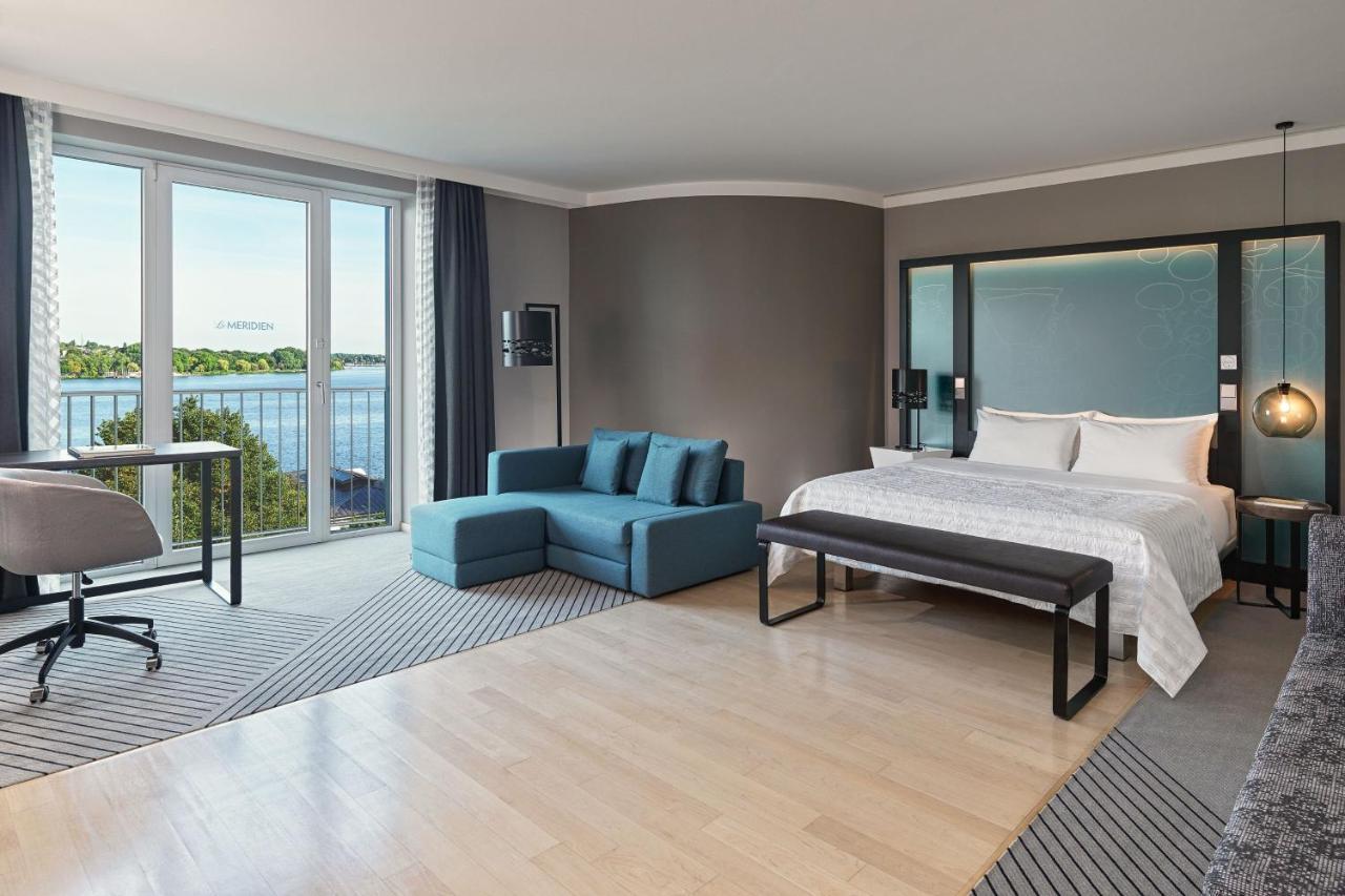 Le Meridien Hamburg Hamburgo Exterior foto A room at the hotel