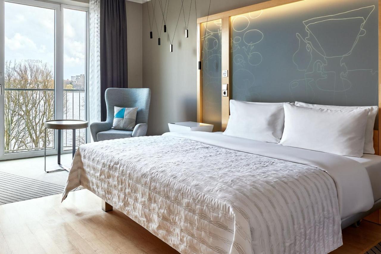 Le Meridien Hamburg Hamburgo Exterior foto A typical room at the hotel