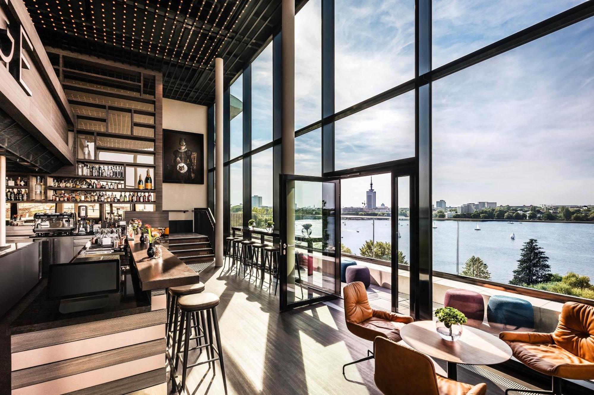 Le Meridien Hamburg Hamburgo Exterior foto The Riverbank Bar